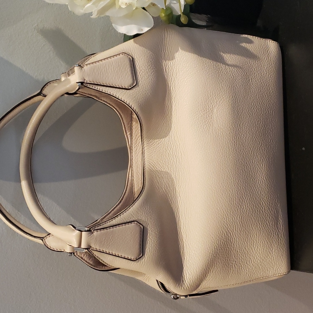 ❣️💫MARK DOWN 💫❣️Michael Kors cream Bag - Picture 4 of 13